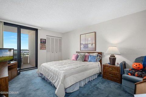 Condo in Daytona Beach, Florida, 2 bedrooms № 2196791 - photo 13