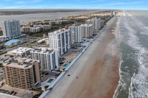 Condo in Daytona Beach, Florida, 2 bedrooms № 2196791 - photo 22