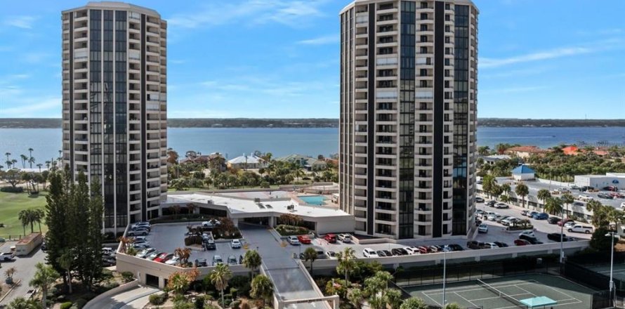 Condo in Daytona Beach, Florida, 2 bedrooms № 2196791