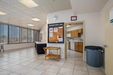 Condo in Daytona Beach, Florida, 2 bedrooms № 2196791 - photo 29
