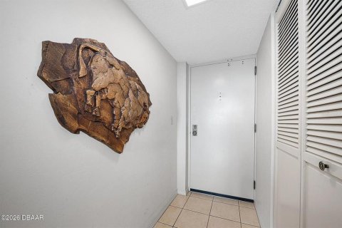 Condo in Daytona Beach, Florida, 2 bedrooms № 2196791 - photo 4