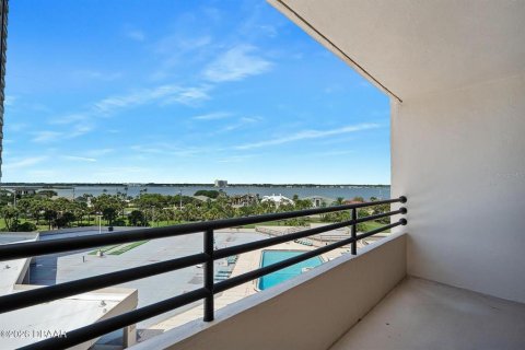 Condo in Daytona Beach, Florida, 2 bedrooms № 2196791 - photo 3
