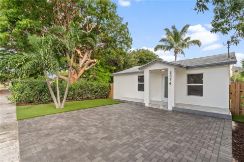House in Miami, Florida 3 bedrooms № 1761790 - photo 4