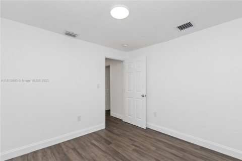 House in Miami, Florida 3 bedrooms № 1761790 - photo 22