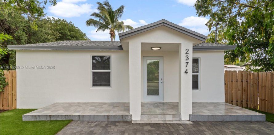 House in Miami, Florida 3 bedrooms № 1761790