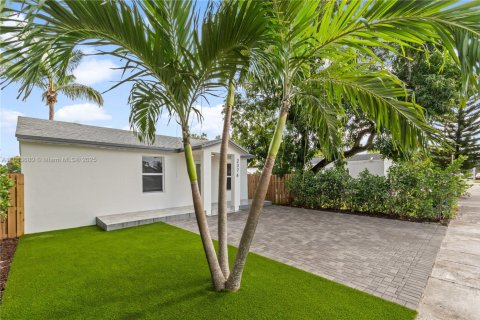 House in Miami, Florida 3 bedrooms № 1761790 - photo 3