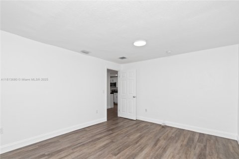 House in Miami, Florida 3 bedrooms № 1761790 - photo 24