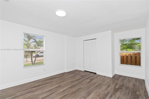 House in Miami, Florida 3 bedrooms № 1761790 - photo 23