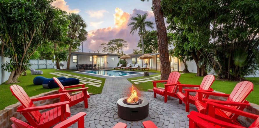 House in Pompano Beach, Florida 6 bedrooms, 201.78 sq.m. № 1861375