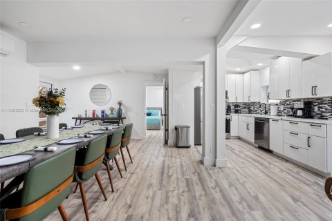 House in Pompano Beach, Florida 6 bedrooms, 201.78 sq.m. № 1861375 - photo 6