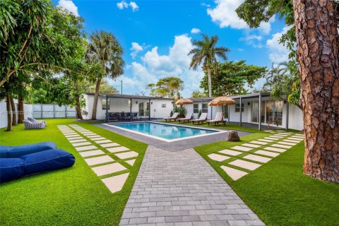 House in Pompano Beach, Florida 6 bedrooms, 201.78 sq.m. № 1861375 - photo 17