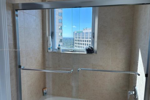 Condo in Miami, Florida, 2 bedrooms  № 1951765 - photo 16