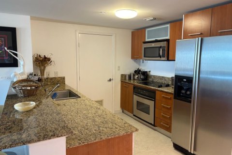 Condo in Miami, Florida, 2 bedrooms  № 1951765 - photo 8