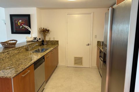 Condo in Miami, Florida, 2 bedrooms  № 1951765 - photo 9