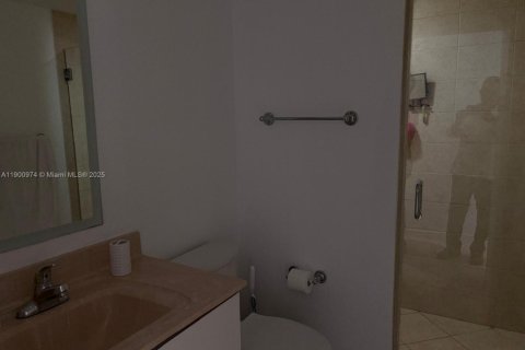 Condo in Miami, Florida, 2 bedrooms  № 1951765 - photo 17