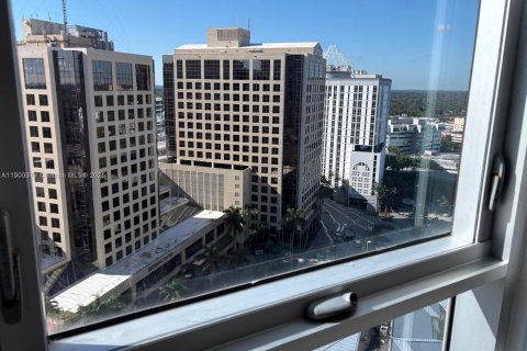 Condo in Miami, Florida, 2 bedrooms  № 1951765 - photo 2