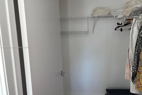 Condo in Miami, Florida, 2 bedrooms  № 1951765 - photo 14