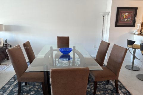Condo in Miami, Florida, 2 bedrooms  № 1951765 - photo 4