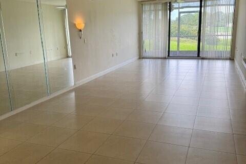 Condominio en alquiler en West Palm Beach, Florida, 2 dormitorios, 128.67 m2 № 1016224 - foto 1