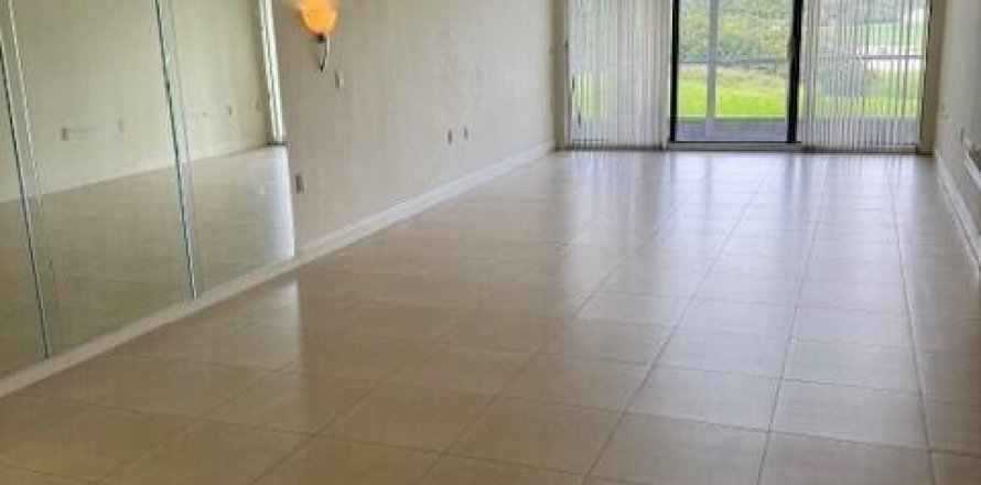 Condominio en West Palm Beach, Florida, 2 dormitorios  № 1016224