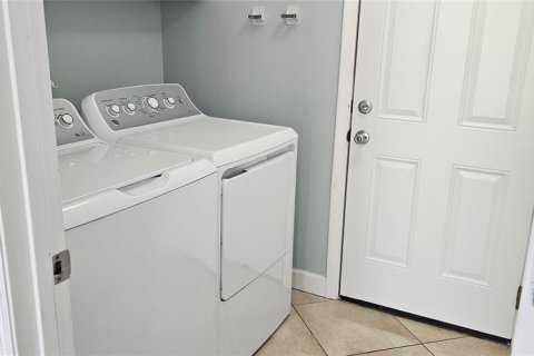 Villa ou maison à louer à Orlando, Floride: 4 chambres, 221.2 m2 № 2149962 - photo 15