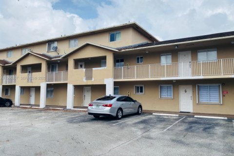 Condo in Hialeah, Florida, 2 bedrooms  № 2062955