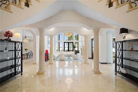 House in North Miami Beach, Florida 7 bedrooms, 718.04 sq.m. № 1698849 - photo 8