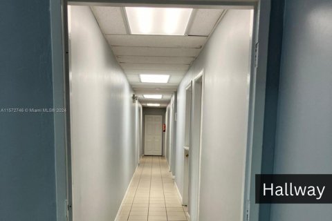 Propiedad comercial en alquiler en Miami, Florida № 1132864 - foto 1