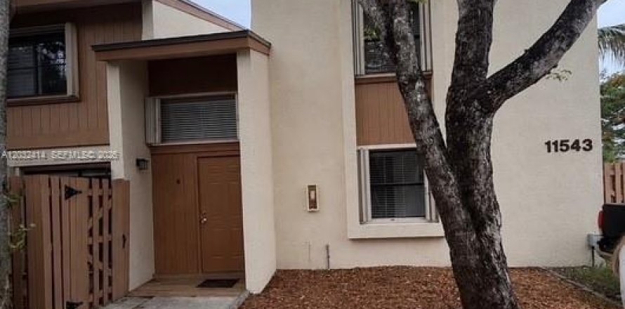 Touwnhouse à Miami, Floride 2 chambres, 130.06 m2 № 2336900