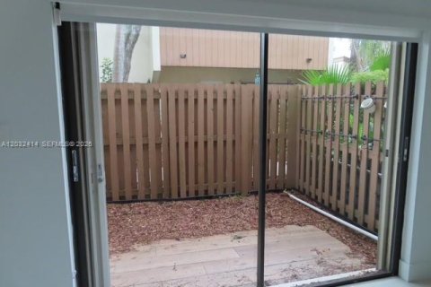 Touwnhouse à louer à Miami, Floride: 2 chambres, 130.06 m2 № 2336900 - photo 14