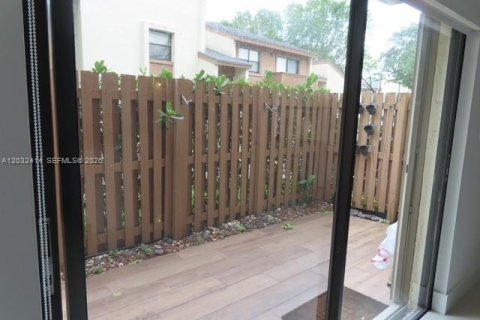 Touwnhouse à louer à Miami, Floride: 2 chambres, 130.06 m2 № 2336900 - photo 15