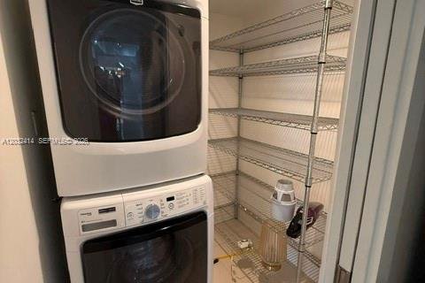 Touwnhouse à louer à Miami, Floride: 2 chambres, 130.06 m2 № 2336900 - photo 11