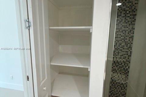Touwnhouse à louer à Miami, Floride: 2 chambres, 130.06 m2 № 2336900 - photo 28