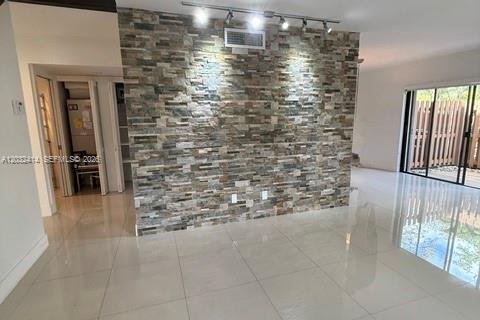 Touwnhouse à louer à Miami, Floride: 2 chambres, 130.06 m2 № 2336900 - photo 3