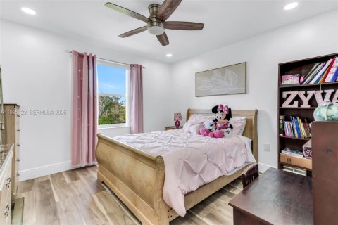 House in Miramar, Florida 5 bedrooms, 244.98 sq.m. № 1994829 - photo 26