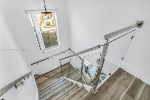 House in Miramar, Florida 5 bedrooms, 244.98 sq.m. № 1994829 - photo 16