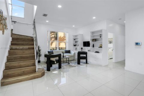 House in Miramar, Florida 5 bedrooms, 244.98 sq.m. № 1994829 - photo 6