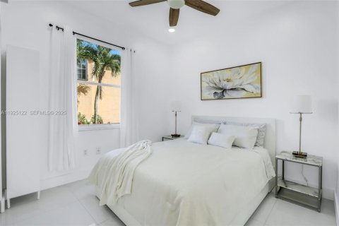 House in Miramar, Florida 5 bedrooms, 244.98 sq.m. № 1994829 - photo 18