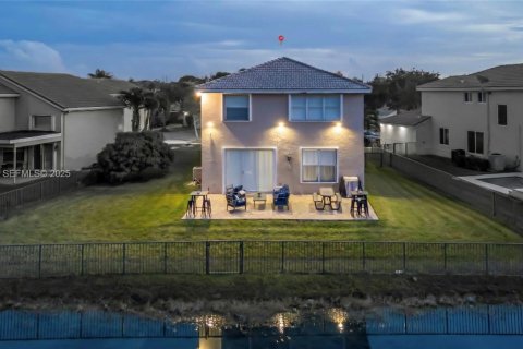 House in Miramar, Florida 5 bedrooms, 244.98 sq.m. № 1994829 - photo 4