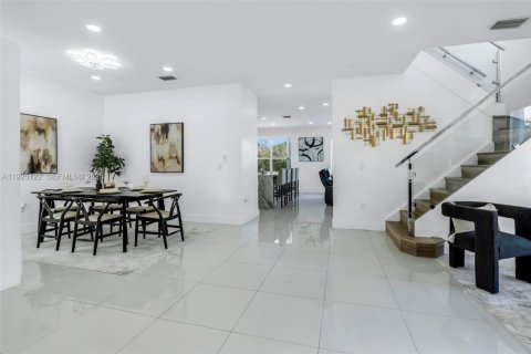 House in Miramar, Florida 5 bedrooms, 244.98 sq.m. № 1994829 - photo 7