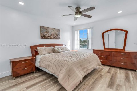 House in Miramar, Florida 5 bedrooms, 244.98 sq.m. № 1994829 - photo 25