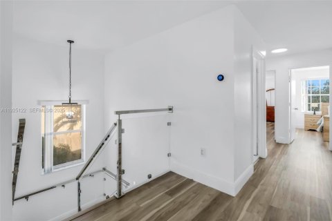 House in Miramar, Florida 5 bedrooms, 244.98 sq.m. № 1994829 - photo 17