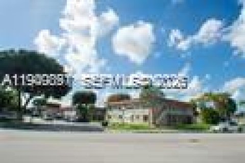 Condominio en venta en Miami, Florida, 3 dormitorios, 88.44 m2 № 1999610 - foto 3