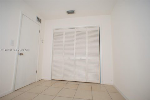 Condominio en venta en Miami, Florida, 3 dormitorios, 88.44 m2 № 1999610 - foto 17
