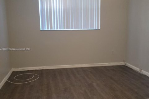 Condo in North Lauderdale, Florida, 1 bedroom  № 2018288 - photo 13