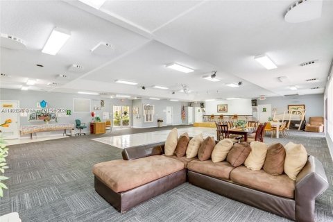 Condo in North Lauderdale, Florida, 1 bedroom  № 2018288 - photo 19