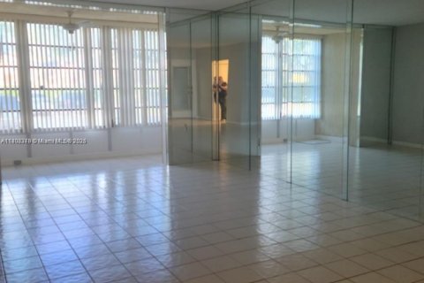 Condo in North Lauderdale, Florida, 1 bedroom  № 2018288 - photo 8