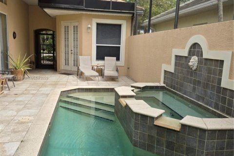 House in Naples, Florida 3 bedrooms № 1700121 - photo 2
