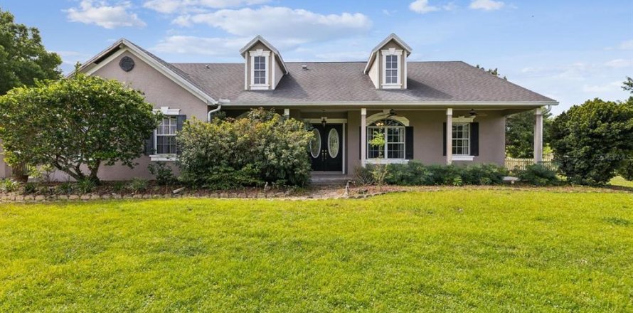 House in New Port Richey, Florida 3 bedrooms, 202.71 sq.m. № 1734499
