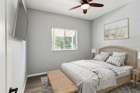 House in New Port Richey, Florida 3 bedrooms, 202.71 sq.m. № 1734499 - photo 9